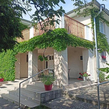 Dom V Zahrade Hotel Bellegszencse Kültér fotó